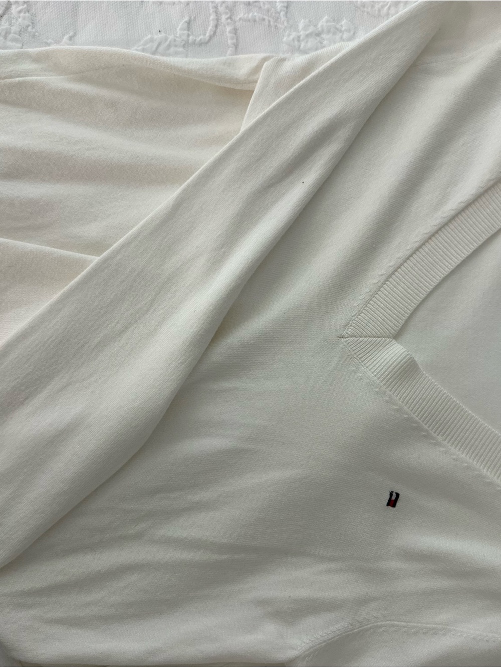 Tommy Hilfiger Off-White V-Neck Pullover with Flag Logo